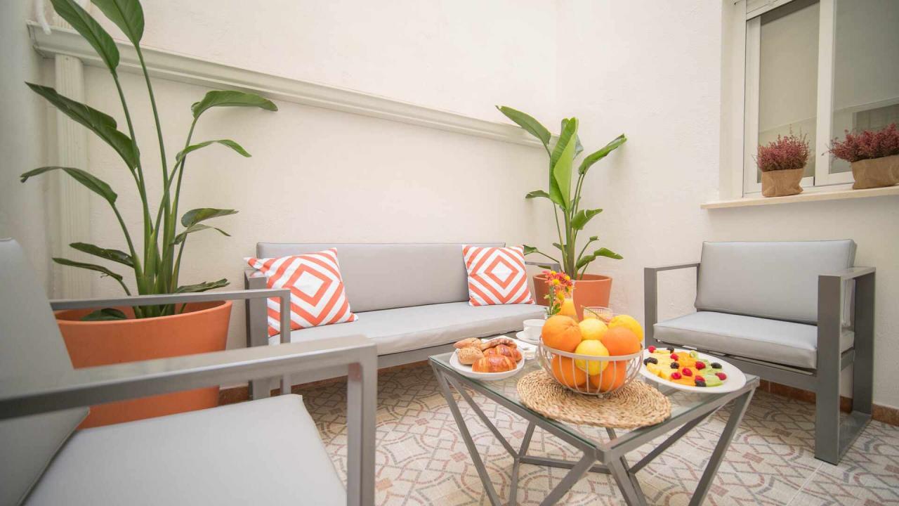 Mesa y asientos del patio privado